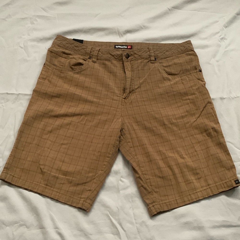 Quiksilver Shorts size 36